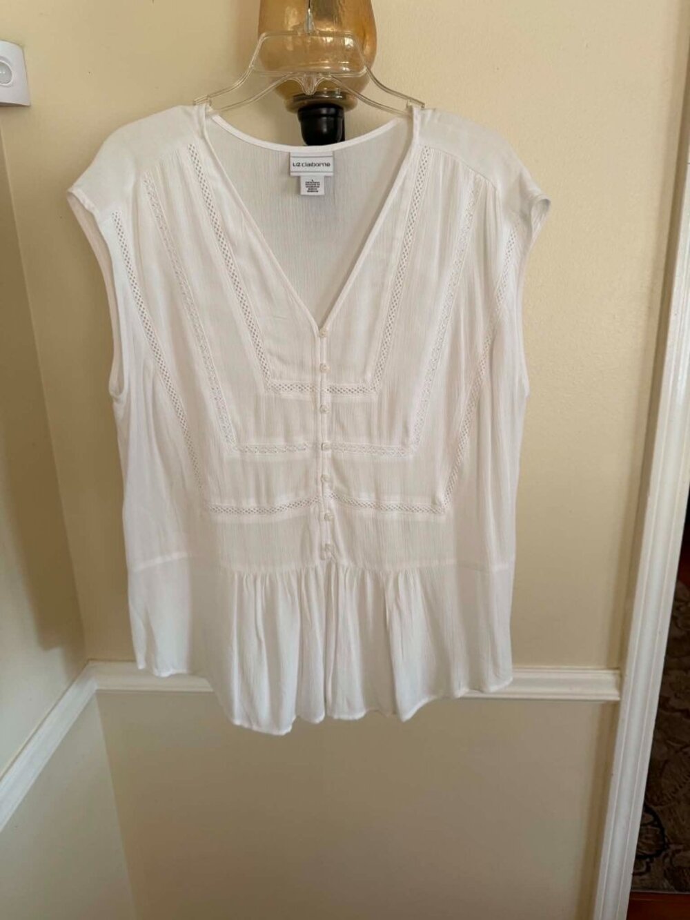 NWOT Liz Claiborne Sleeveless White Peplum top large